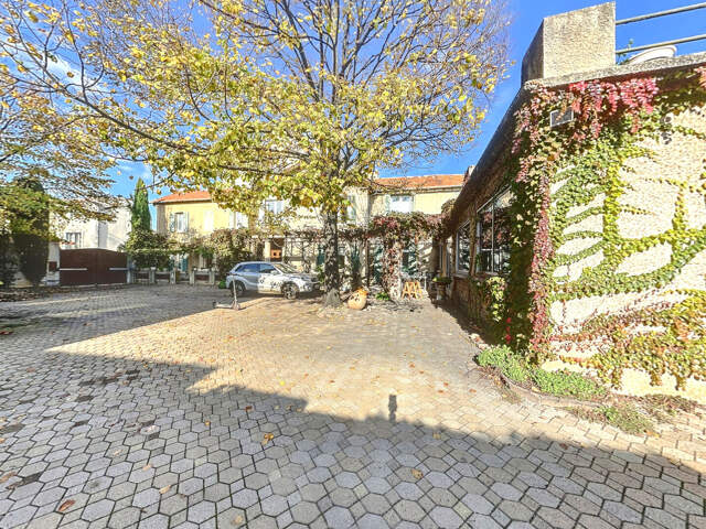 AVIGNON  SAINT RUF - Deux maisons et douze garages 300M² — photo du bien