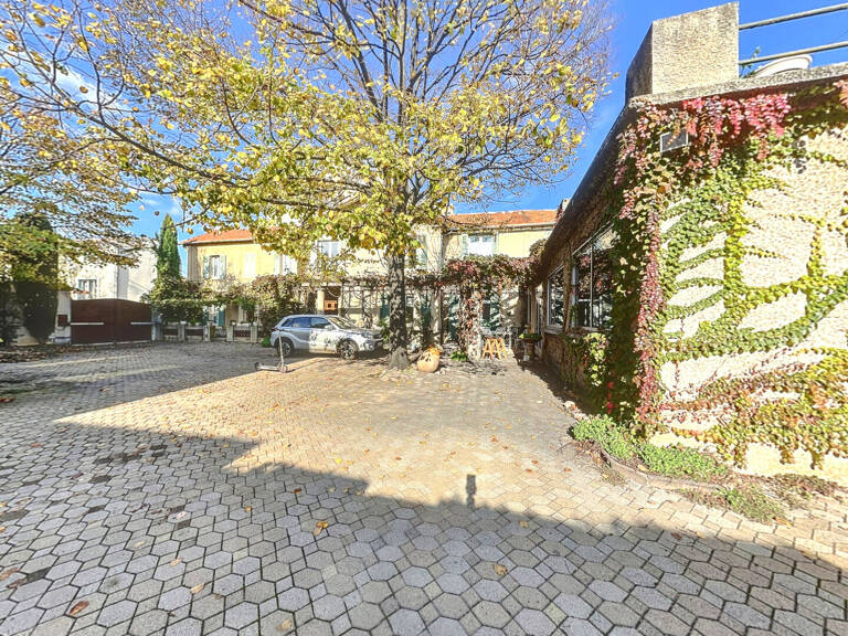 AVIGNON  SAINT RUF - Deux maisons et douze garages 300M² — photo 1
