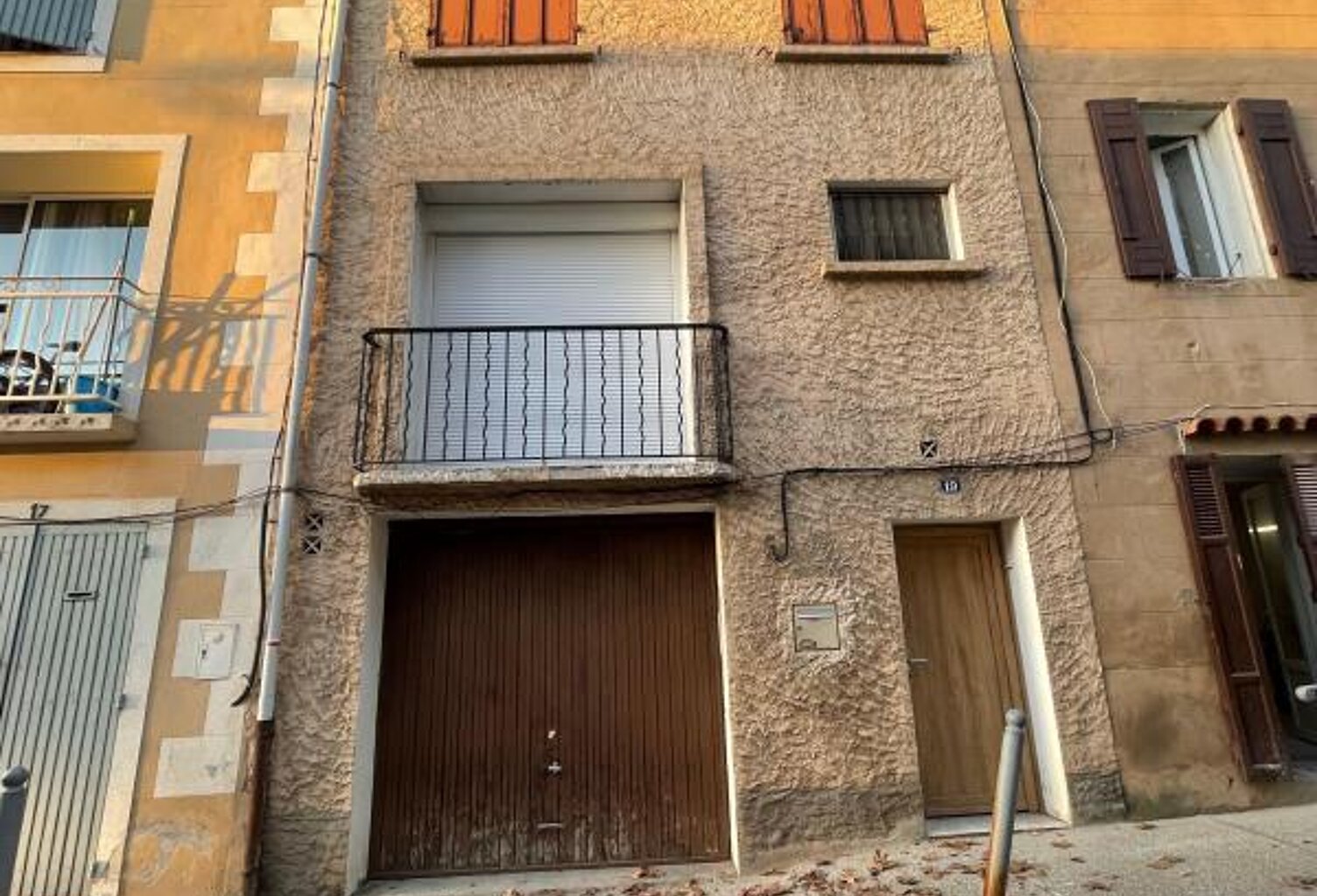 Maison de village avec garage — photo 1
