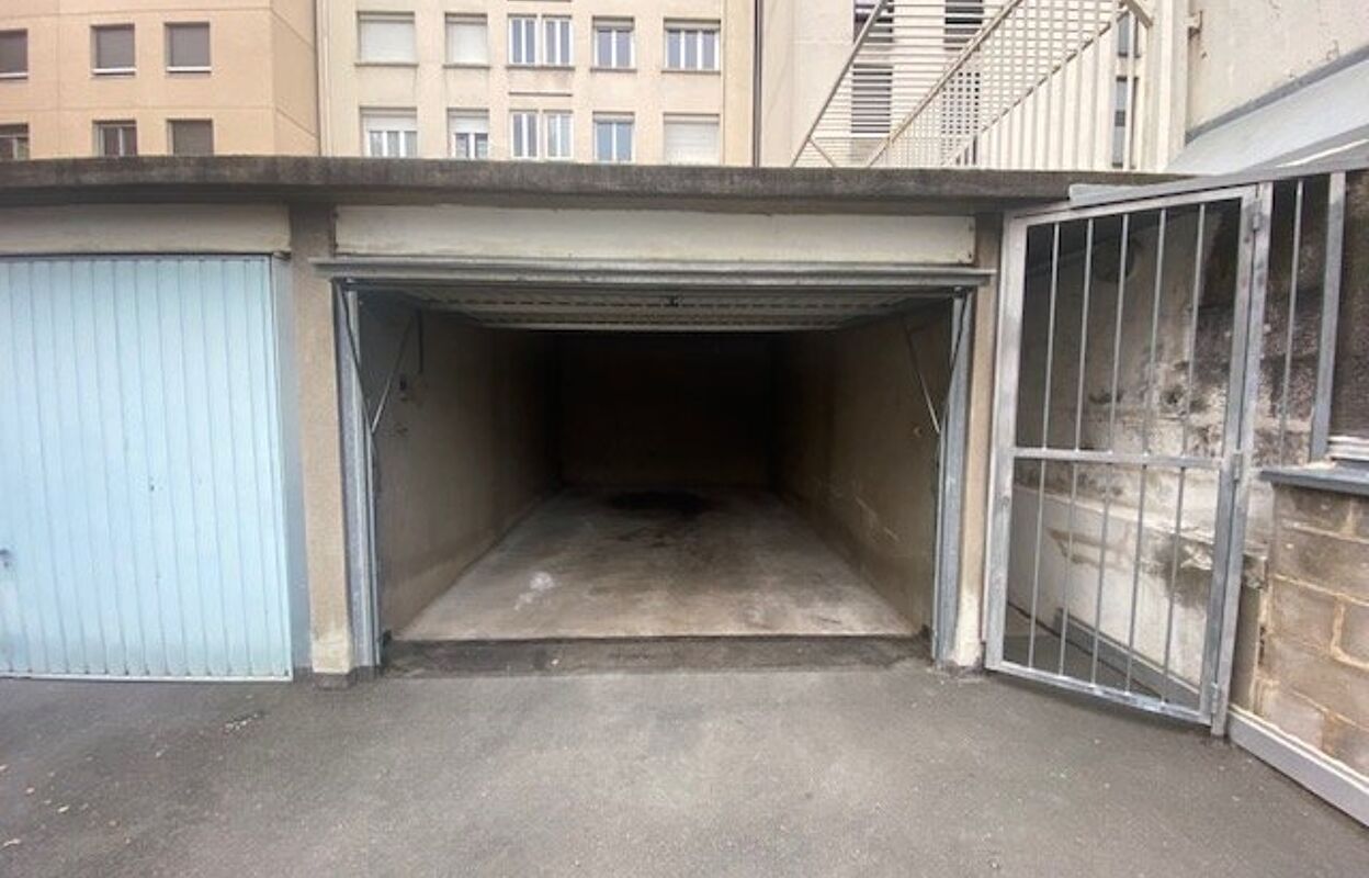 garage  pièces 16 m2 à louer à Saint-Étienne (42000)