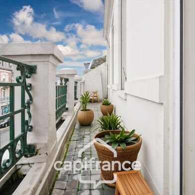 Appartement 11 pièces 210000 €