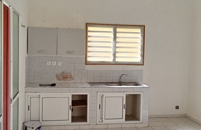 MAISON 2 PIECES NON MEUBLEE — photo 2