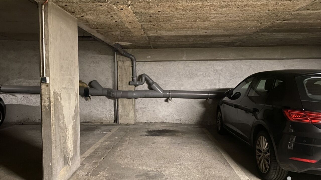 garage  pièces 10 m2 à louer à Paris 18 (75018)