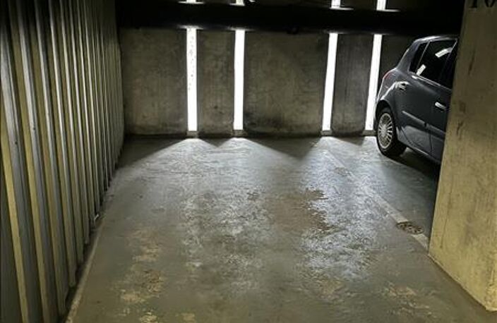 Place dans un garage collectif de 0 pièces principales — photo 3