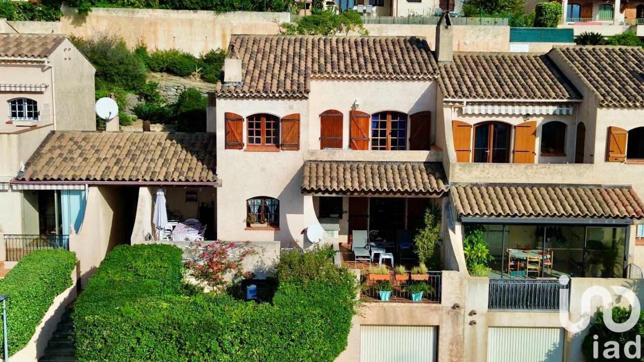 maison 4 pièces 111 m2 à vendre à Carqueiranne (83320)