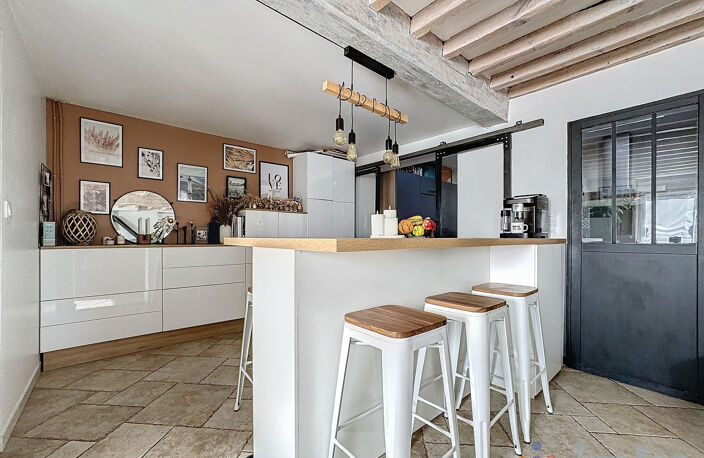 Maison semi individuelle 3 chambres, jardin et garage. — photo 2