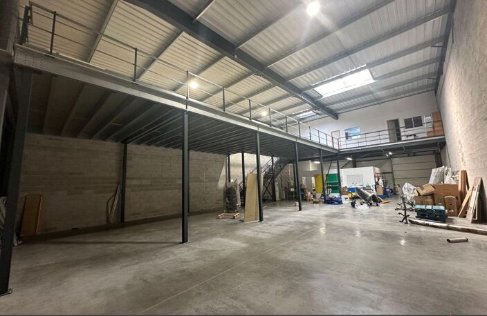 Local commercial Entrepot — photo 2