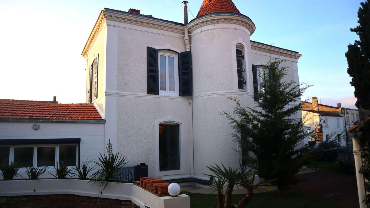 maison 5 pièces 137 m2 à vendre à Courçon (17170)