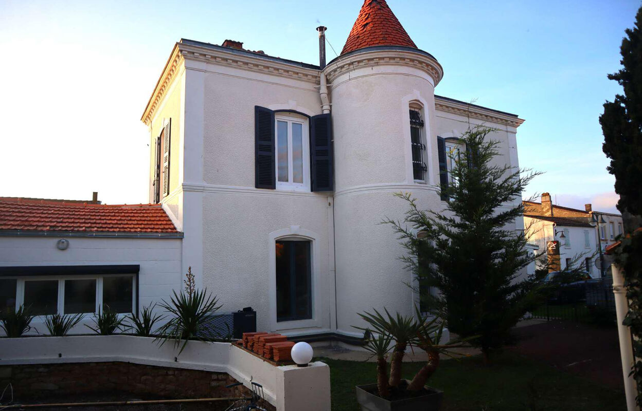 maison 5 pièces 137 m2 à vendre à Courçon (17170)