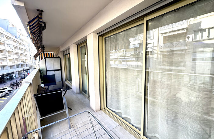 CANNES CENTRE T2 DE 58M2 AVEC TERRASSE 13M2   90M DE LA MER — photo 4