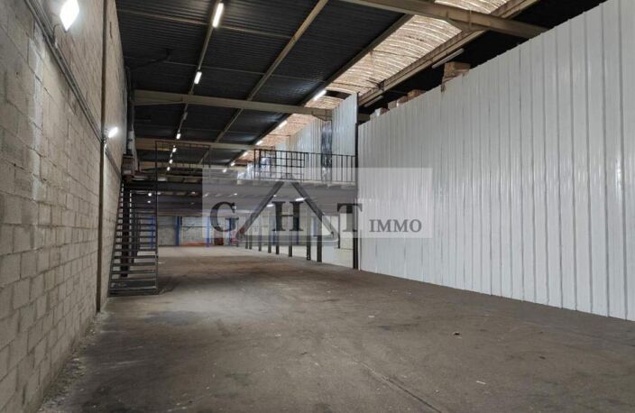 A LOUER  1000 M² ENTREPOT ET BUREAUX A LA COURNEUVE — photo 5