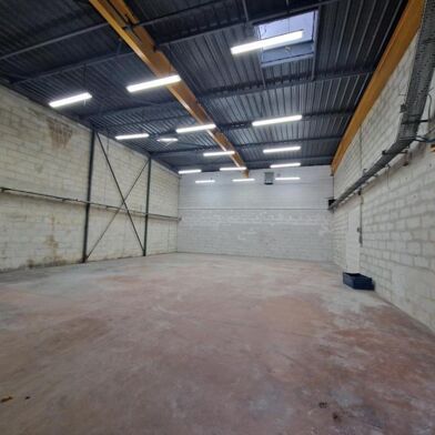 Local industriel 350 m²