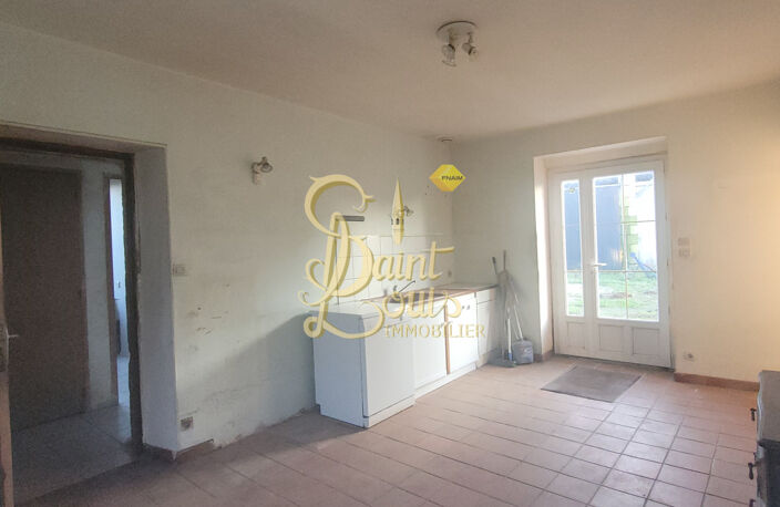 MAISON ANCIENNE DE PLAIN PIED DE 90 M2 ENVIRION - DEPENDANCE — photo 3