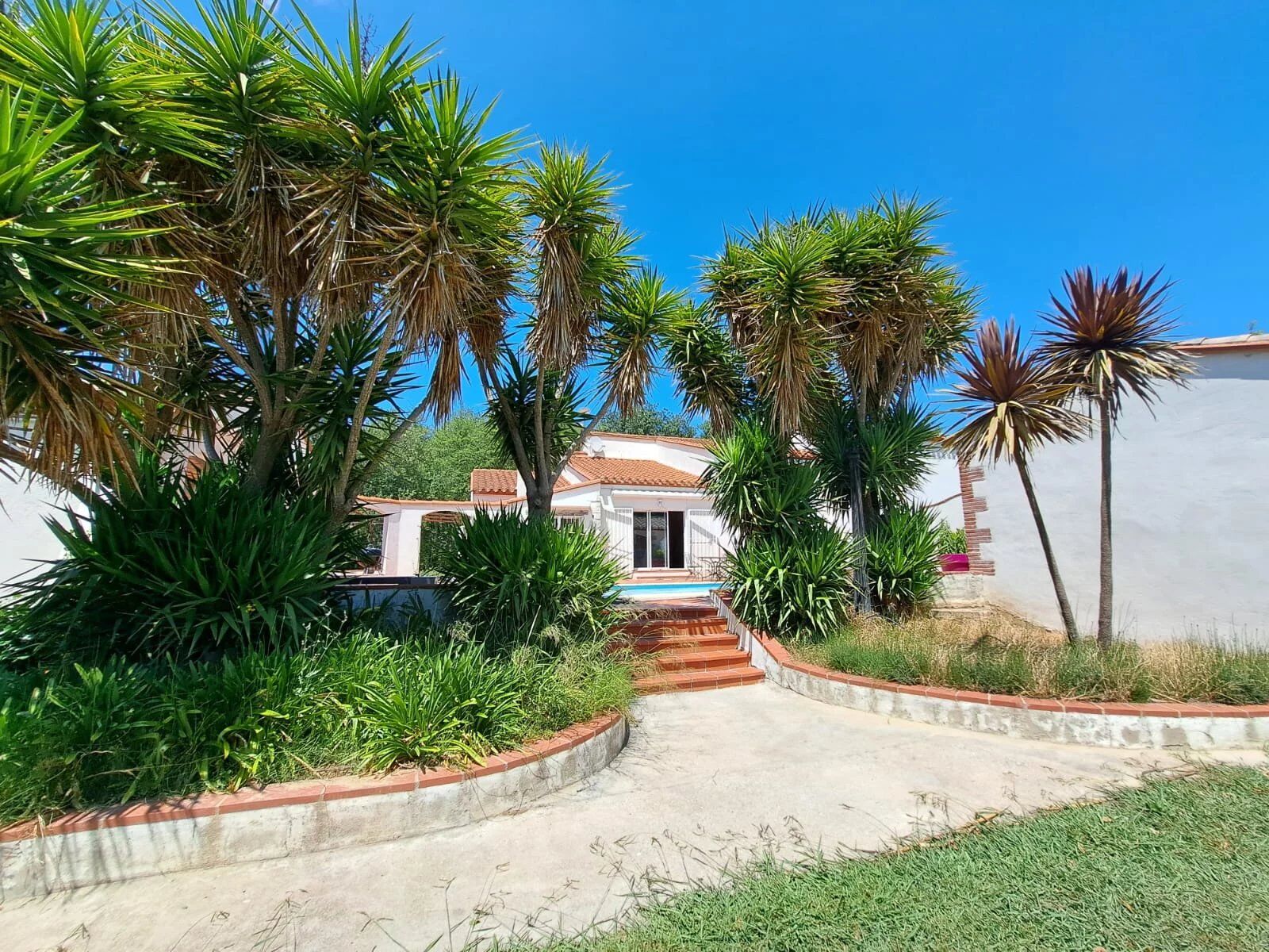 Villa / Maison  T10 à vendre Soler (Le) 66270