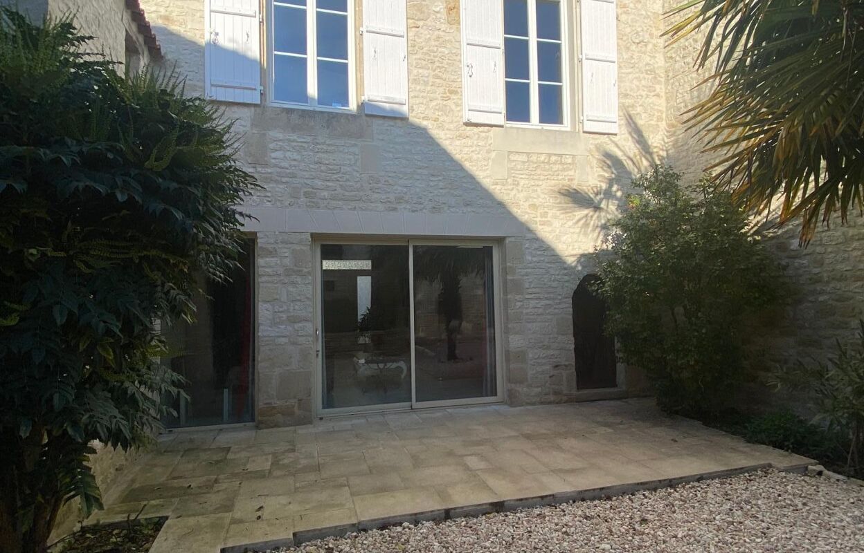 maison 5 pièces 173 m2 à vendre à Dampierre-sur-Boutonne (17470)