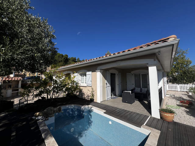Villa avec piscine — photo du bien