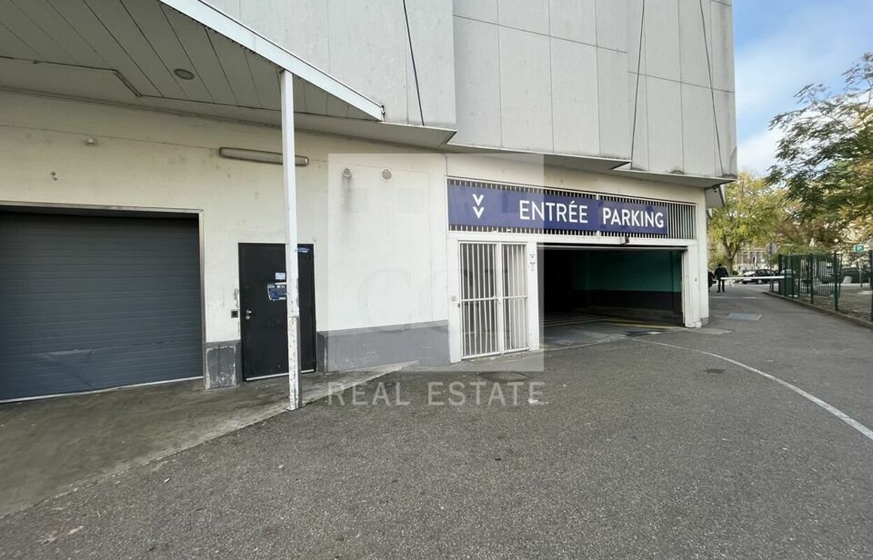 commerce  pièces 1500 m2 à louer à Lyon 7 (69007)