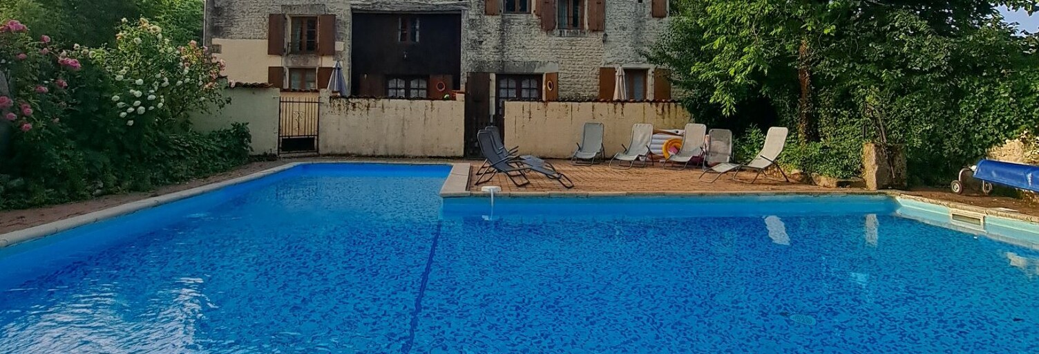 Maison 22 Pièces 500 m² à vendre à Saint-Pierre-de-Juillers (17400)