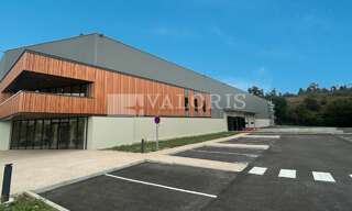 Commerce  4560 m² à louer à Saint-Laurent-de-Mure (69720)