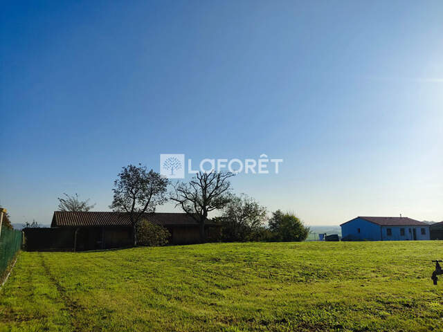 Terrain constructible de 699m2 — photo du bien