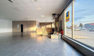 Commerce  163 m² à louer à La Côte-Saint-André (38260)