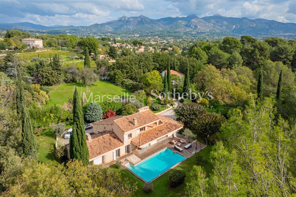 Villa / Maison 9 pièces  à vendre Aubagne 13400