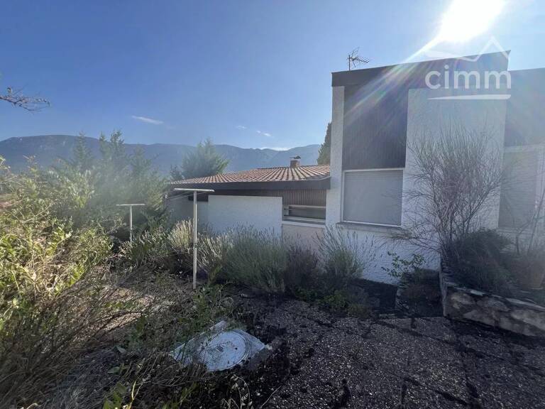 Maison d'architecte avec vue sur les montagnes — photo 1