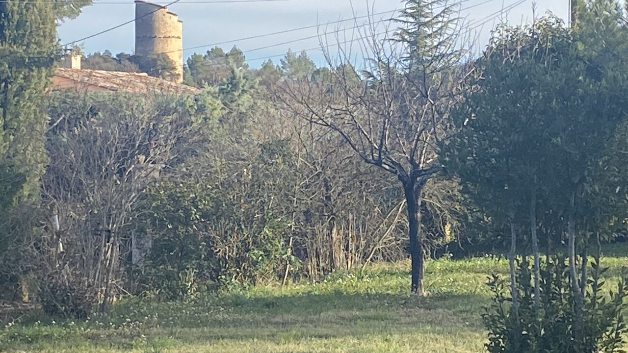 terrain 800 m2 à construire à Saint-Maximin-la-Sainte-Baume (83470)