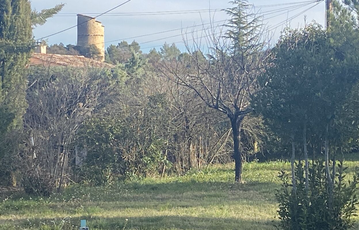 terrain 800 m2 à construire à Saint-Maximin-la-Sainte-Baume (83470)