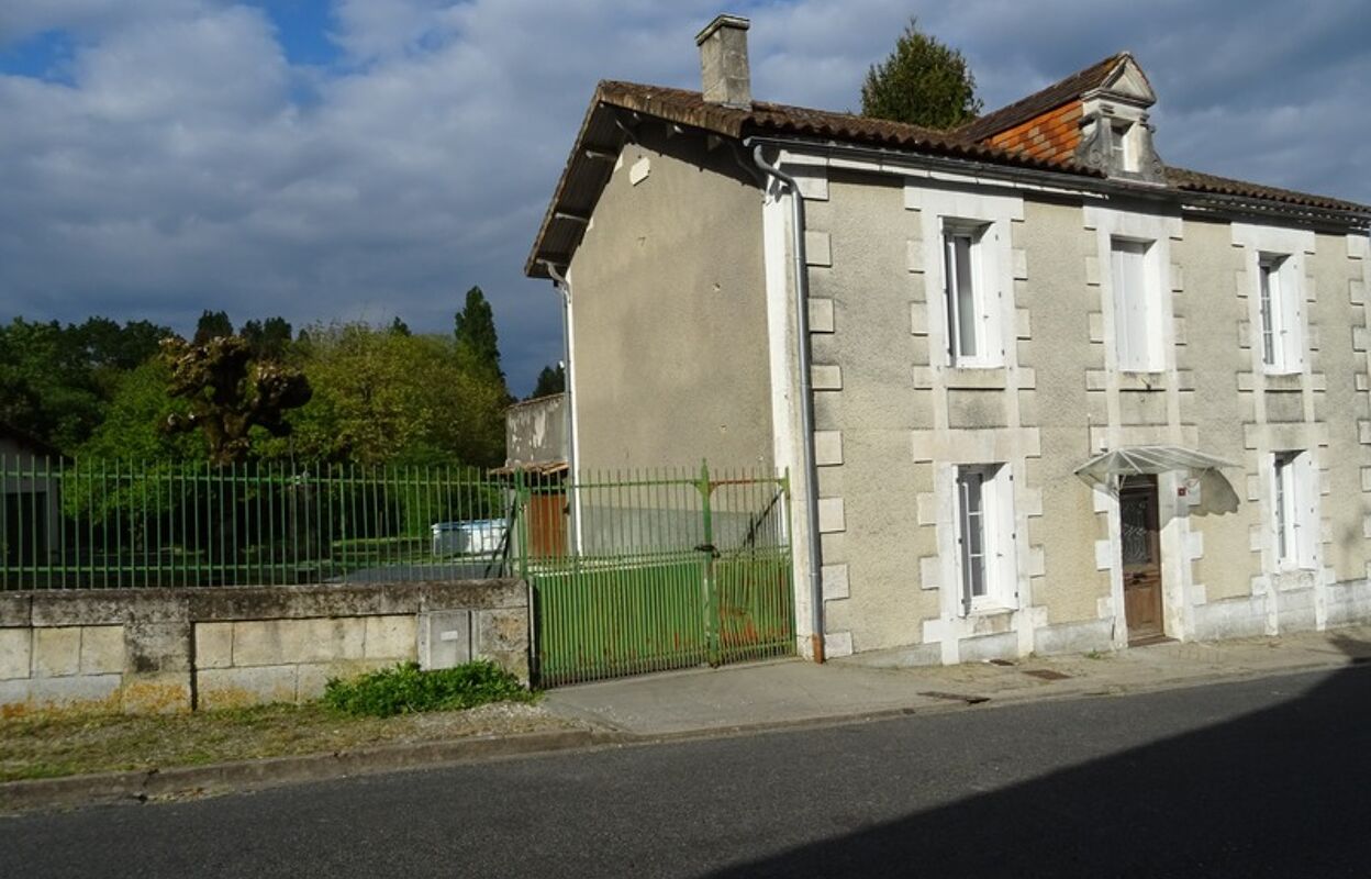 maison 5 pièces 129 m2 à vendre à Blanzac-Porcheresse (16250)