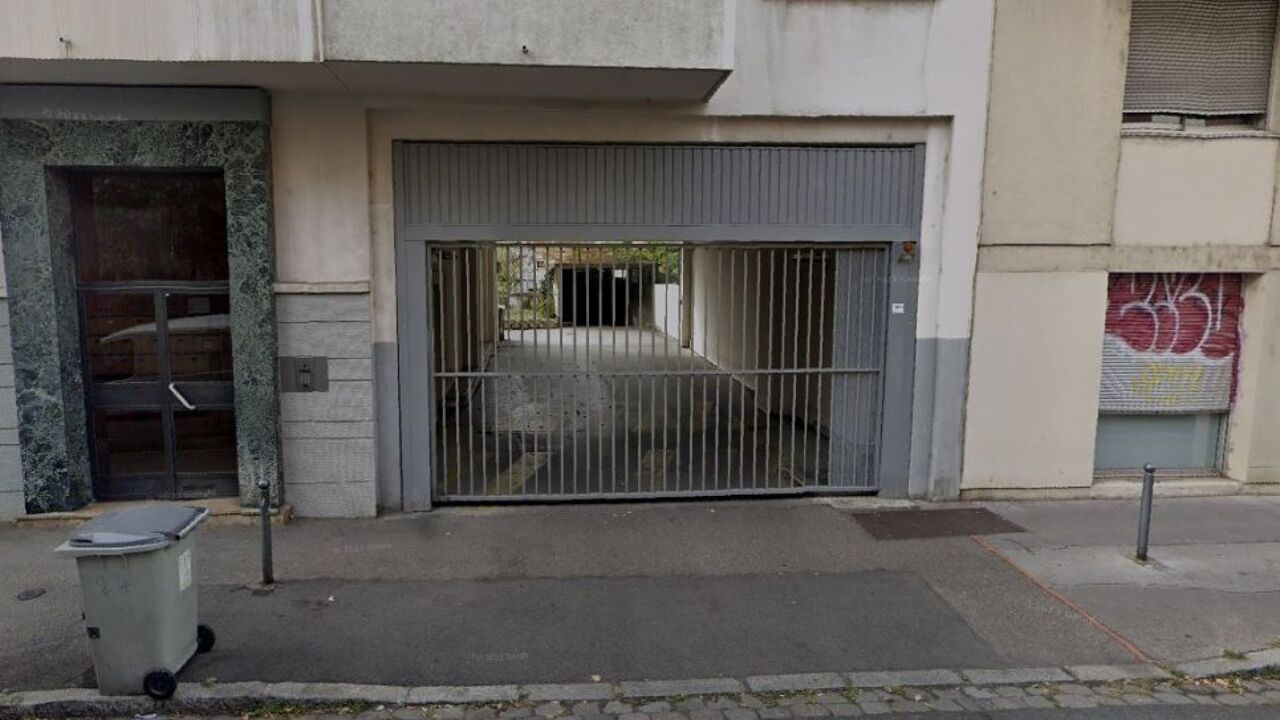 garage  pièces 12 m2 à louer à Lyon 7 (69007)