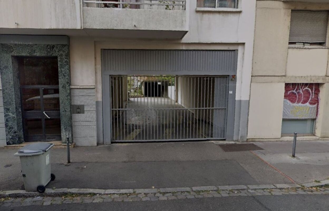 garage  pièces 12 m2 à louer à Lyon 7 (69007)