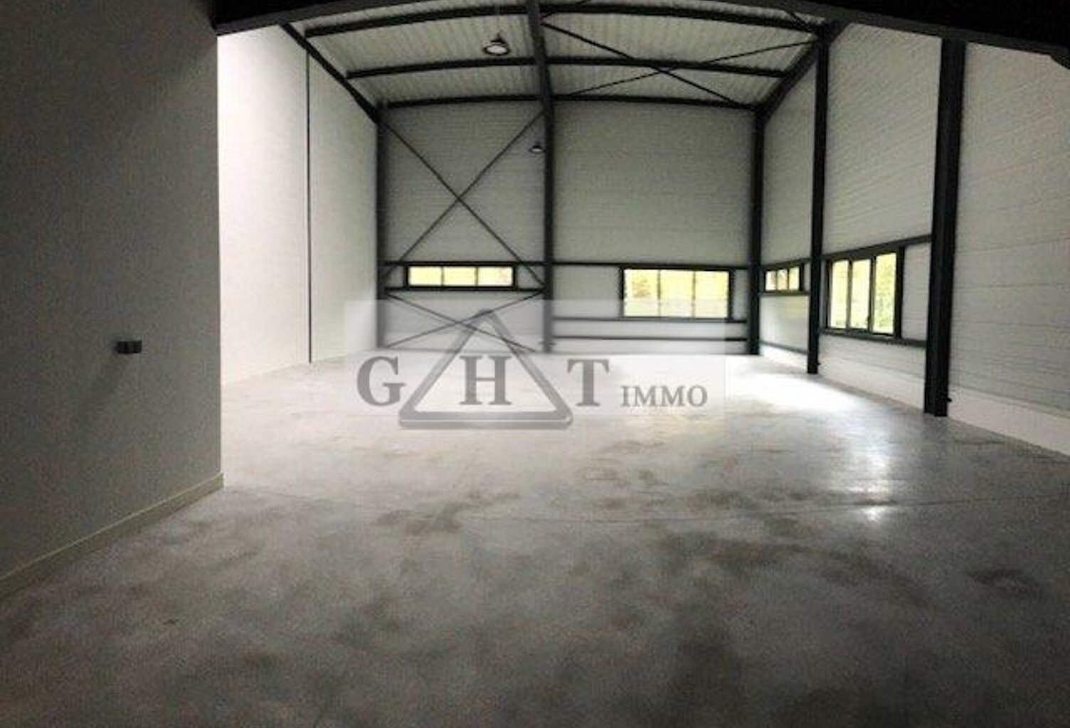 ENTREPOT 278 M² A LOUER BUSSY SAINT GEORGES — photo 1