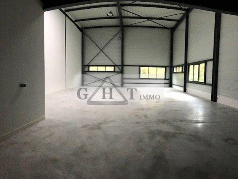 ENTREPOT 278 M² A LOUER BUSSY SAINT GEORGES — photo 1