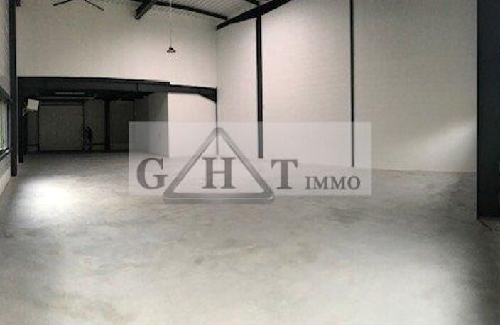 ENTREPOT 278 M² A LOUER BUSSY SAINT GEORGES — photo 2