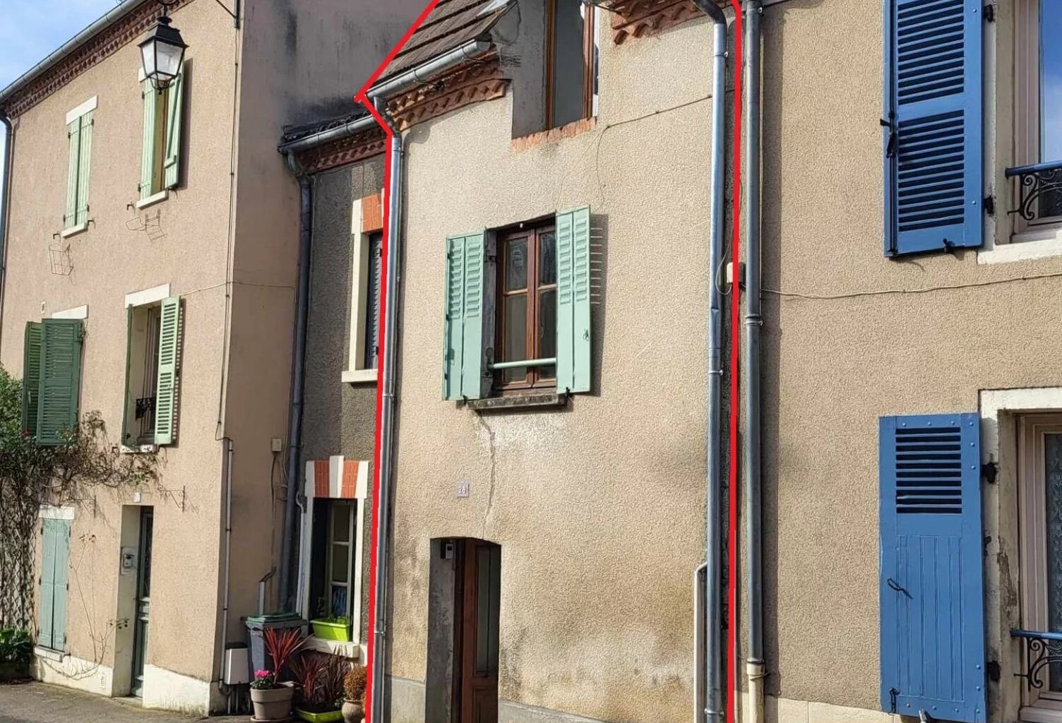 Petite maison à vendre dans le centre de Magnac Laval — photo 1