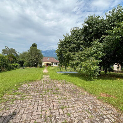 Terrain 688 m²