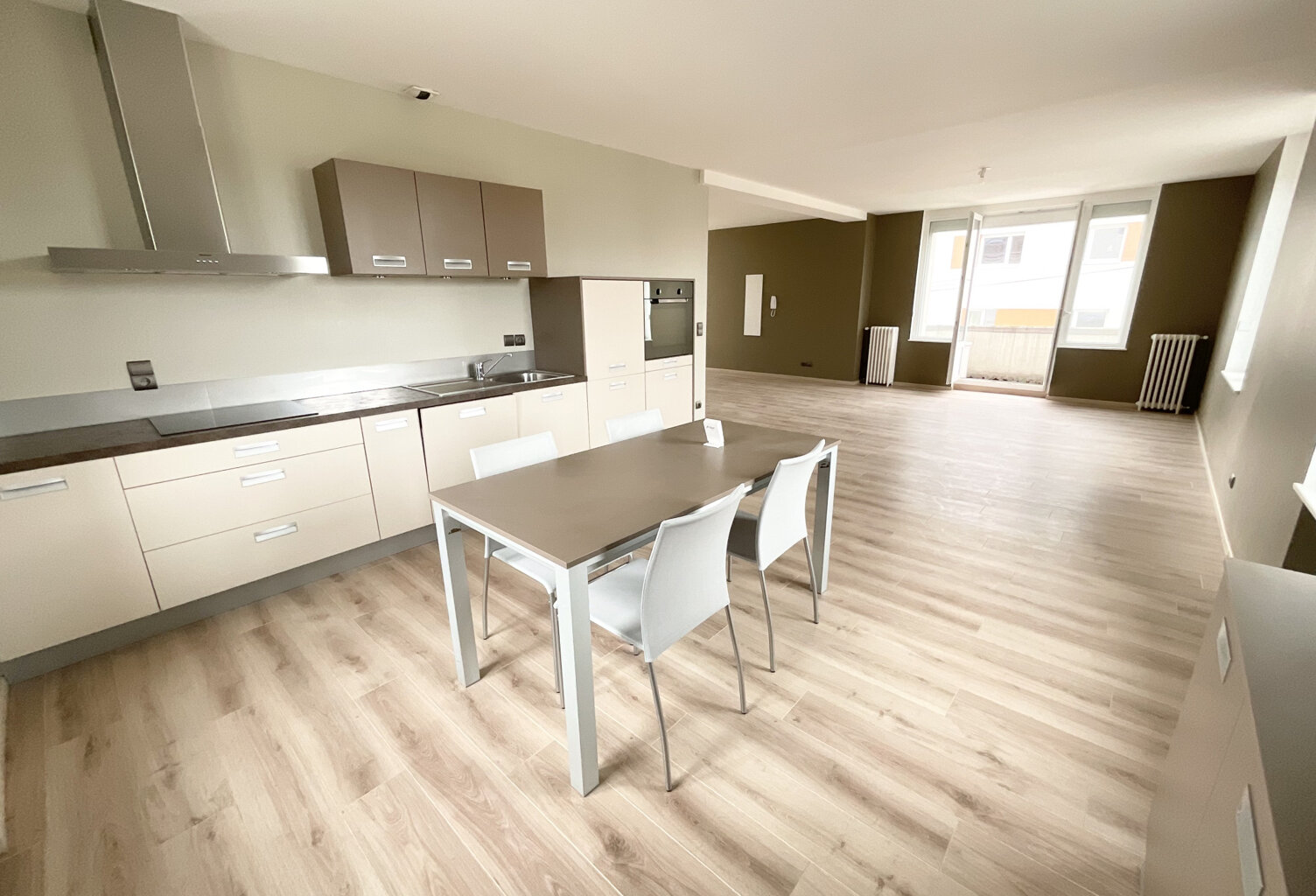 APPARTEMENT T5, ENTIÈREMENT RÉNOVÉ, PONTARLIER, 123 M2, 3 CH — photo 1