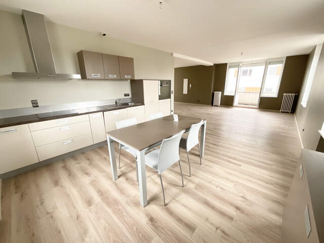 APPARTEMENT T5, ENTIÈREMENT RÉNOVÉ, PONTARLIER, 123 M2, 3 CH — photo du bien