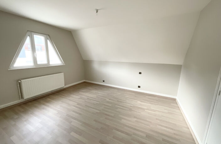 APPARTEMENT T5, ENTIÈREMENT RÉNOVÉ, PONTARLIER, 123 M2, 3 CH — photo 4