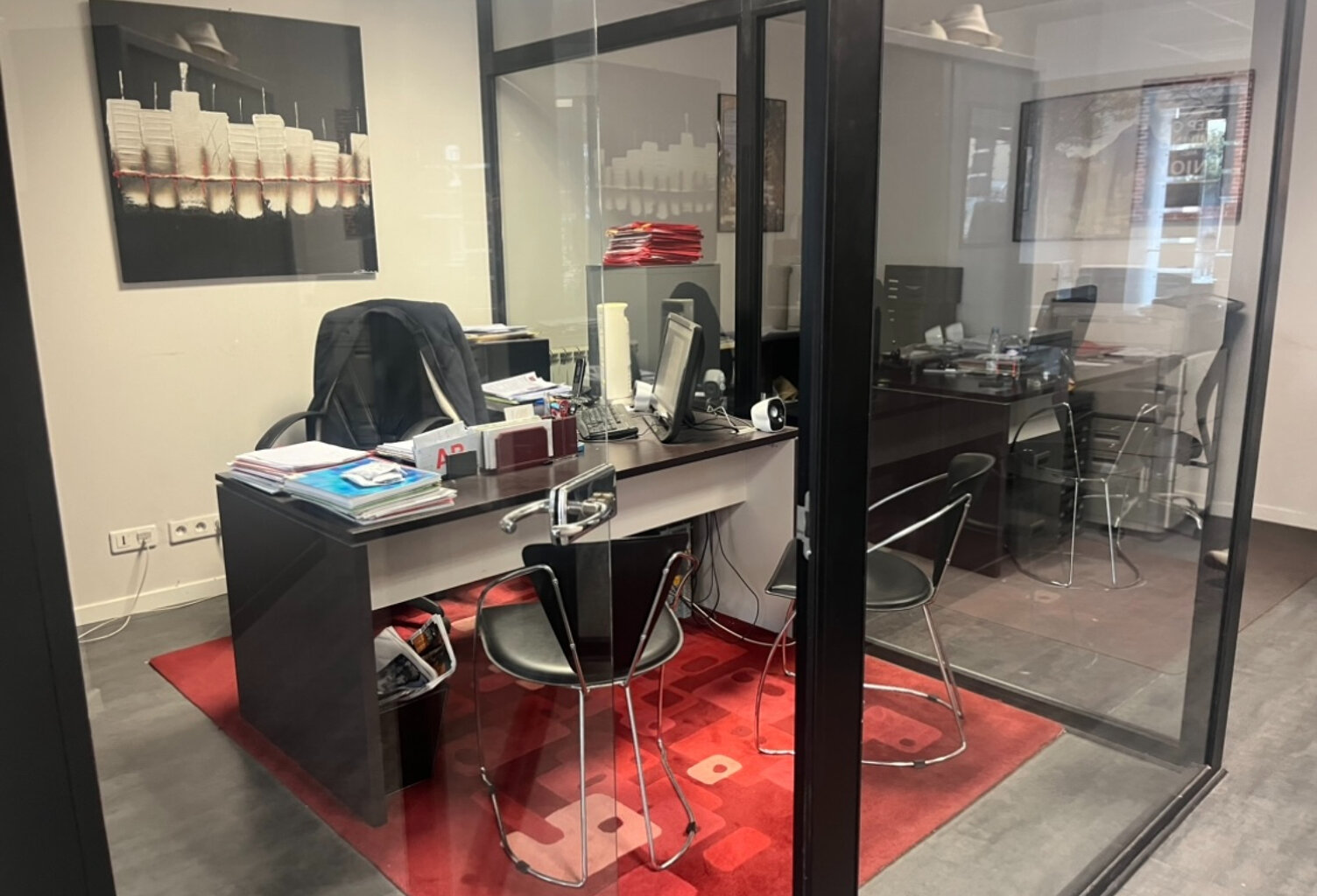 LOCAL COMMERCIAL AVEC VITRINE - BELLE VISIBILITE COURS BOSQUET — photo 1