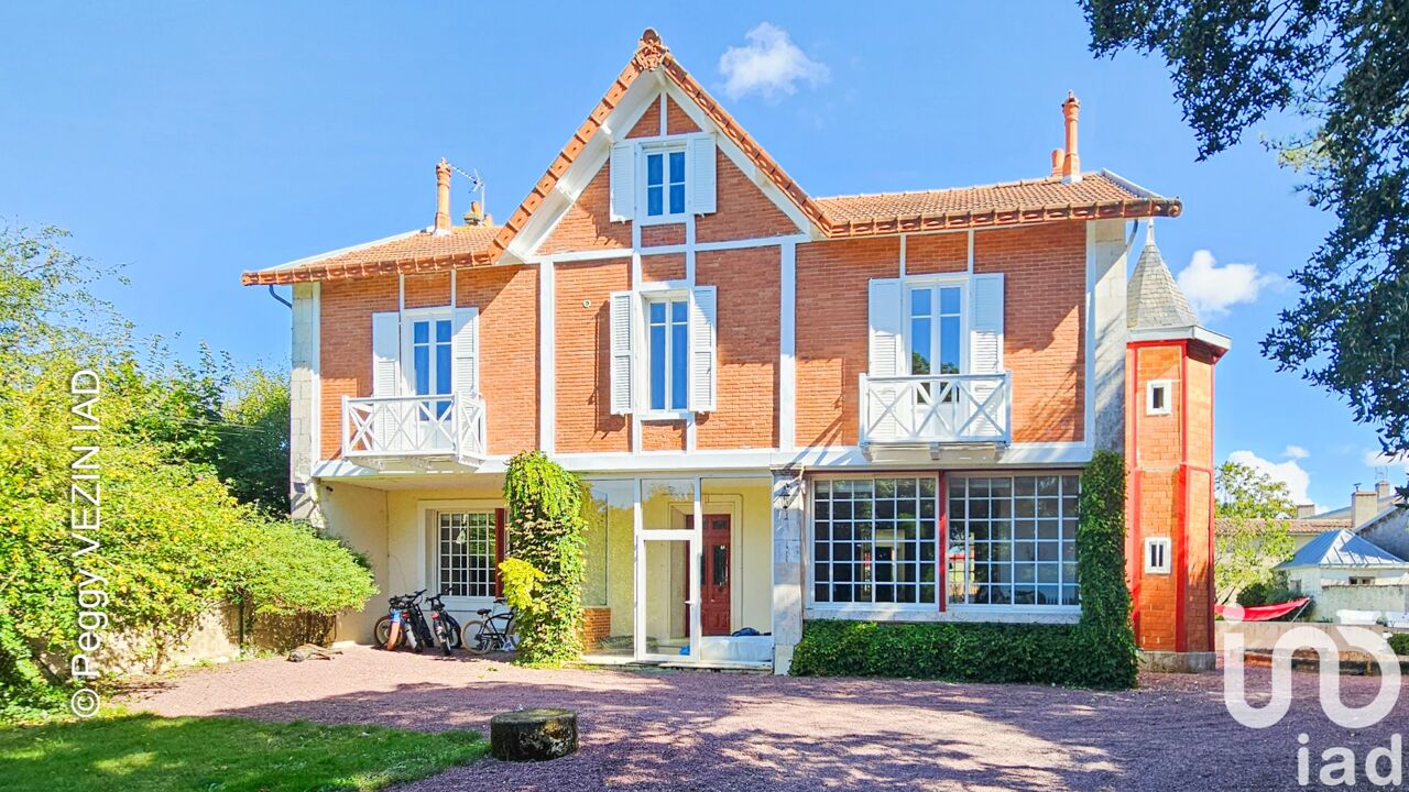 maison 7 pièces 244 m2 à vendre à La Rochelle (17000)