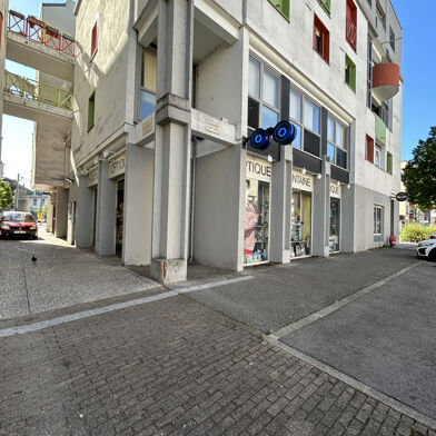 Commerce 63 m²