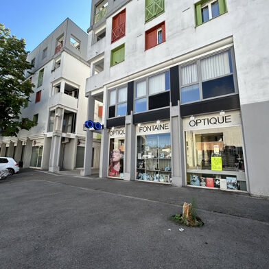 Commerce 63 m²