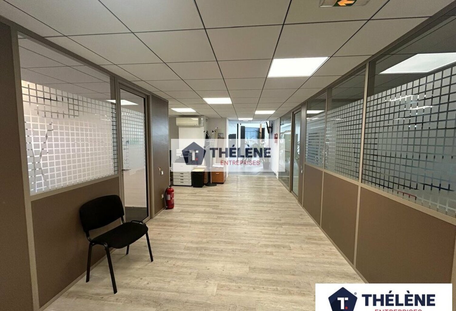 BUREAUX à LOUER — photo 1