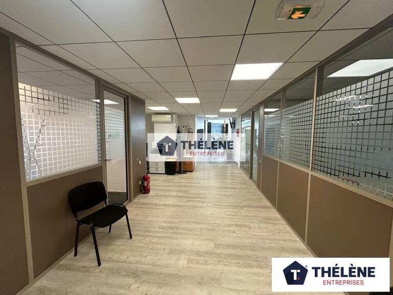 BUREAUX à LOUER — photo 1