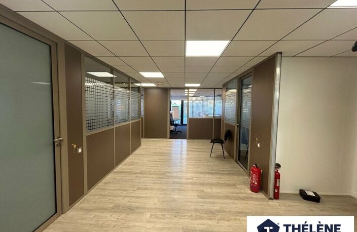 BUREAUX à LOUER — photo 2