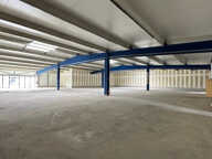 Local de 1 112 m2 avec parking — photo 2