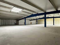 Local de 1 112 m2 avec parking — photo 3