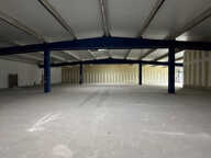 Local de 1 112 m2 avec parking — photo 4